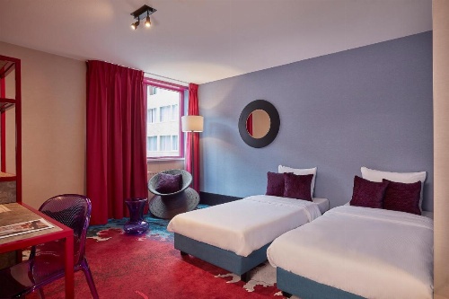 Carlton Square Hotel image 14
