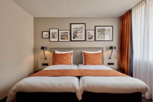 Carlton Square Hotel image 25
